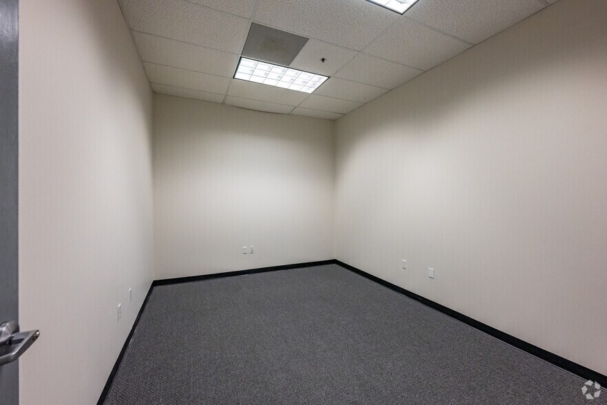 More Photos Of 1601 W Mission Blvd, Pomona Distribution For Lease