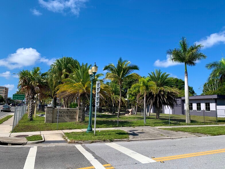 More Photos Of 575 N Washington Blvd, Sarasota Freestanding For Sale