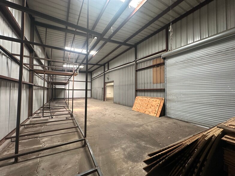 More Photos Of 2421 Thomas Rd, Haltom City Warehouse For Sale