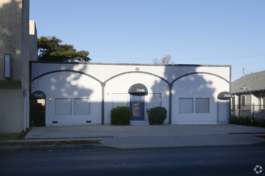 More Photos Of 7049 Owensmouth Ave, Canoga Park Office For Lease