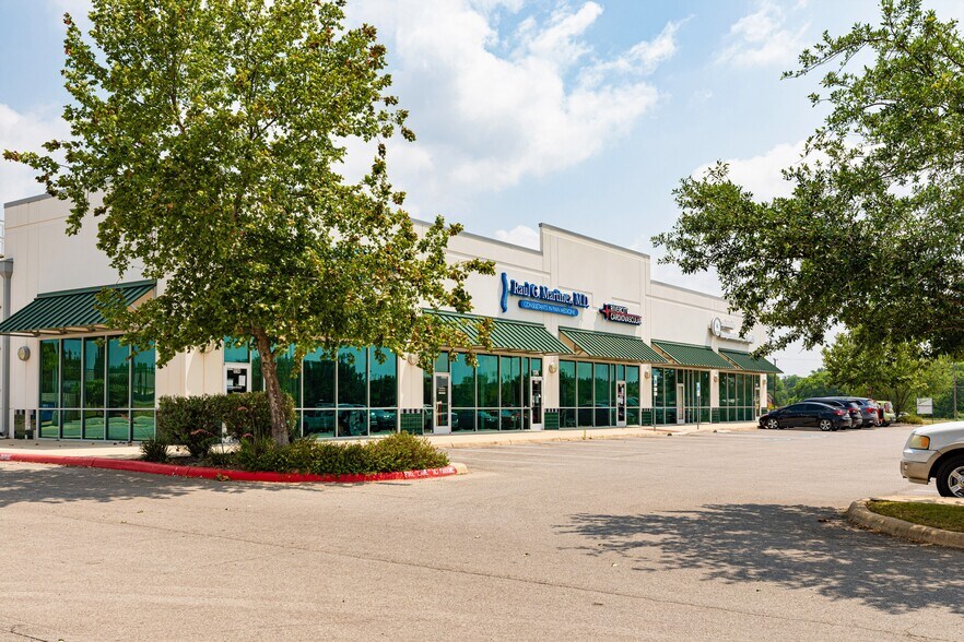 More Photos Of 2515 SE Military Dr, San Antonio General Retail For Sale