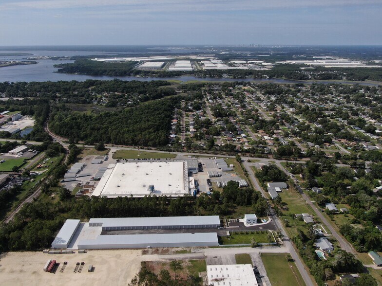 More Photos Of 11691 Industry Dr, Jacksonville Self Storage For Lease