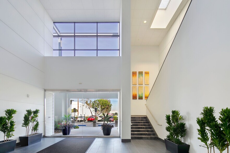 More Photos Of 2501 S Pullman St, Santa Ana Unknown For Lease