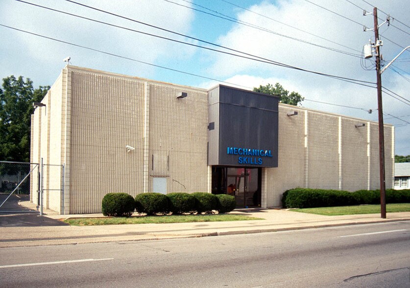 More Photos Of 3535 E Michigan St, Indianapolis Office For Sale