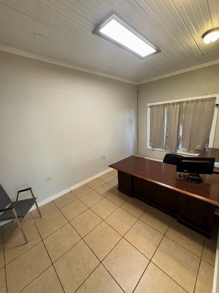 More Photos Of 815 N 3rd St, Lufkin Flex For Sale