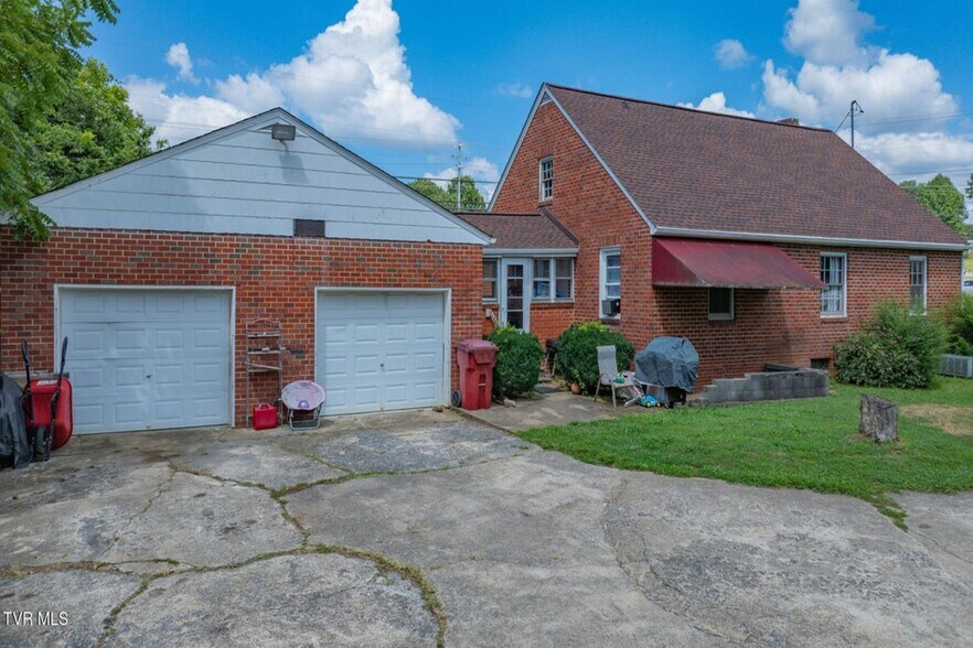 More Photos Of 100 Salvage Ln, Johnson City Apartments For Sale