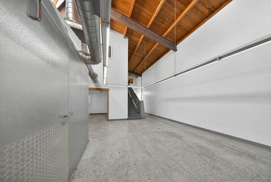 More Photos Of 5221 Pacific Blvd, Huntington Park Warehouse For Sale