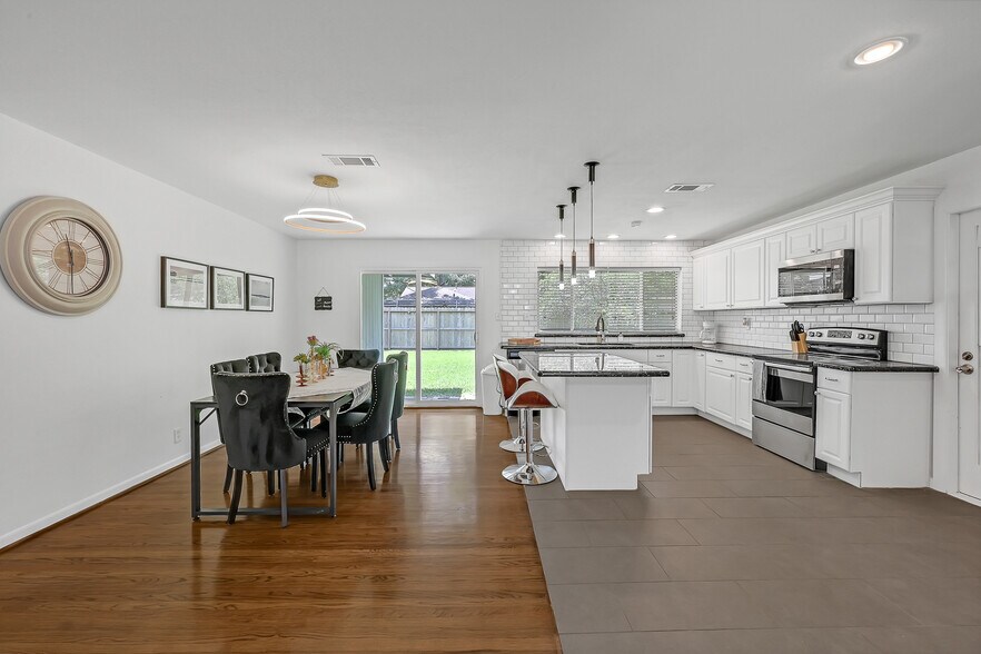 More Photos Of 5415 Carew St, Houston Specialty For Sale