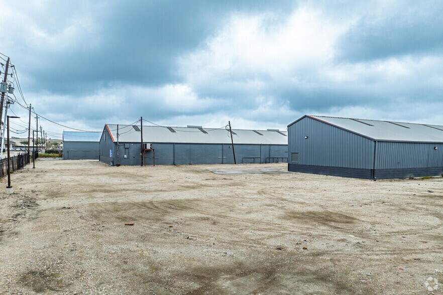 More Photos Of 4200 Blaffer St, Houston Unknown For Lease