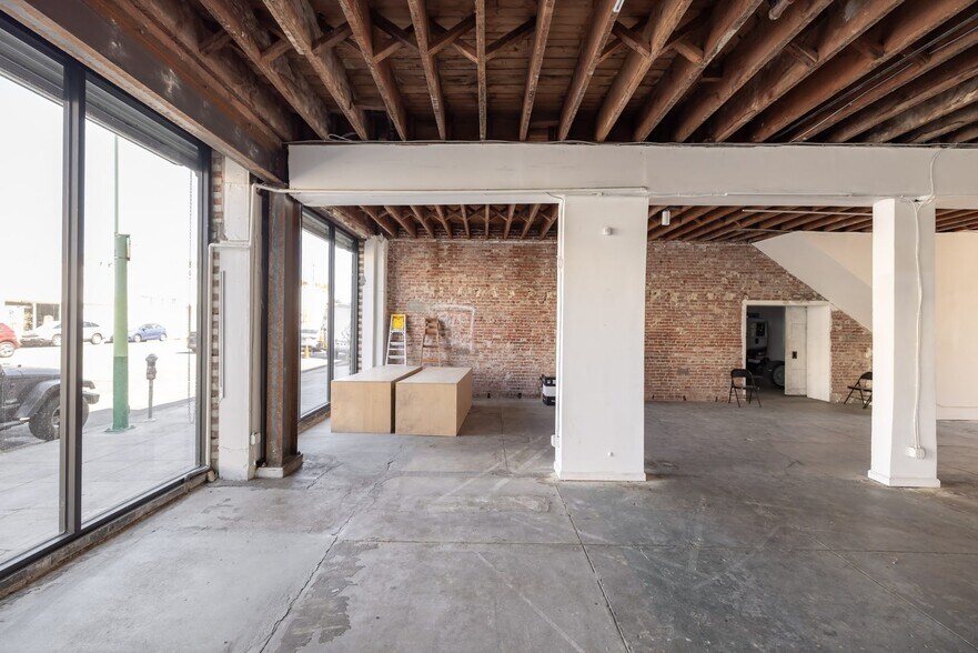 More Photos Of 629 N Western Ave, Los Angeles Office For Lease