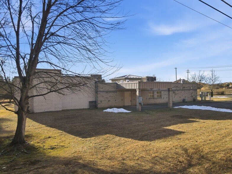 More Photos Of 113 Pocono Dr, Milford Office For Sale