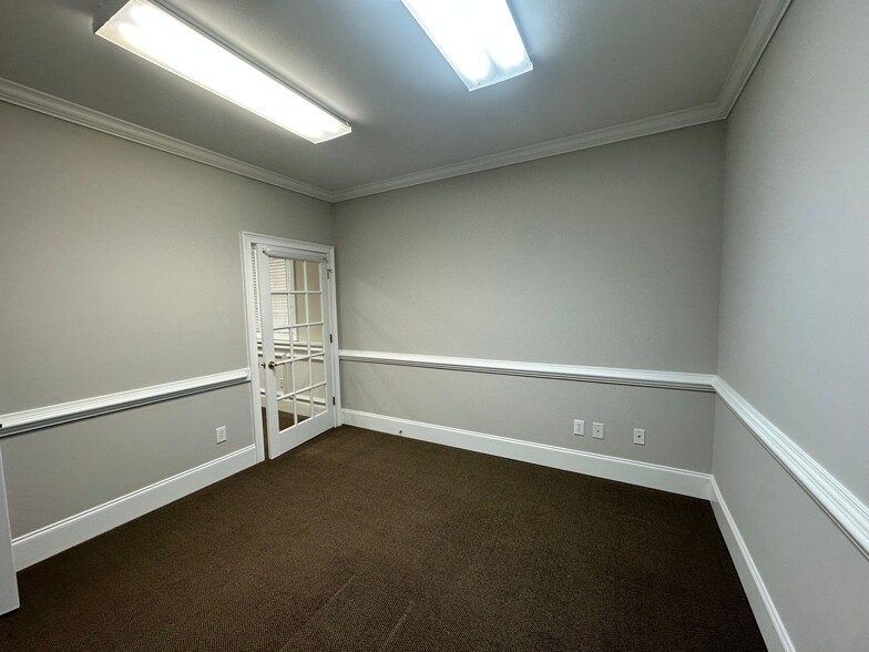 More Photos Of 327 Dahlonega St, Cumming Medical For Sale