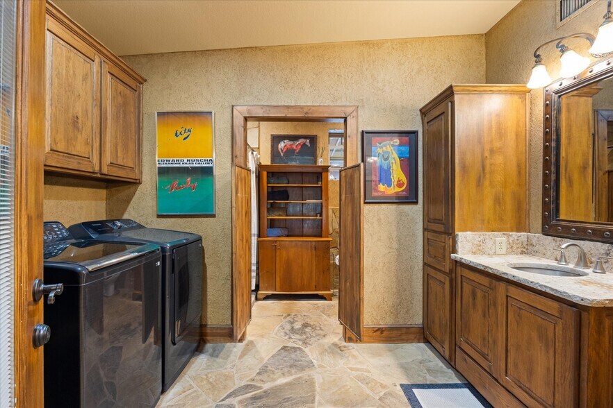 More Photos Of 1904 Floyd Rd, Weatherford Specialty For Sale