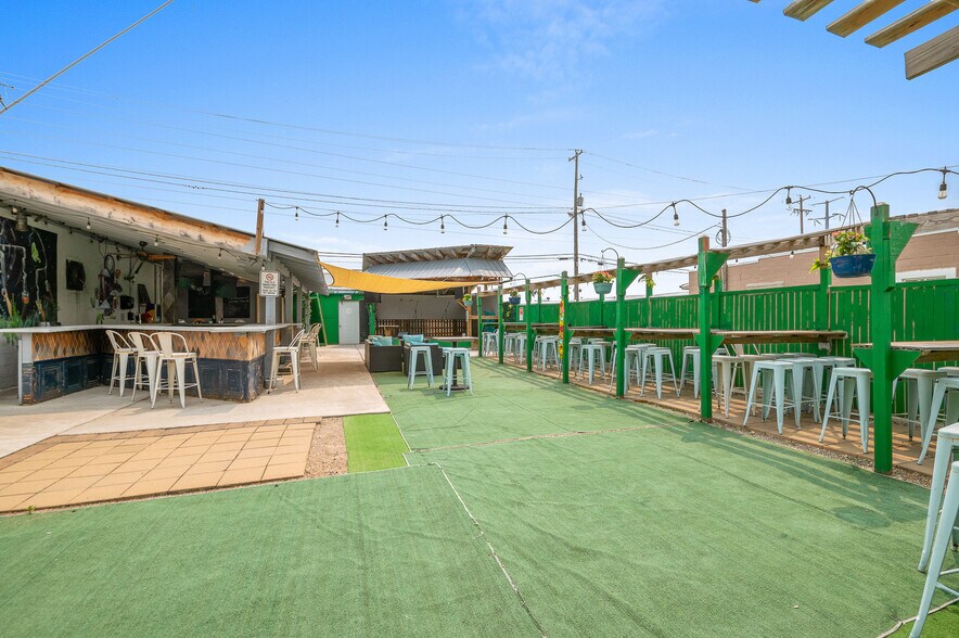 More Photos Of 201 S Broadway, Green Bay Restaurant For Sale