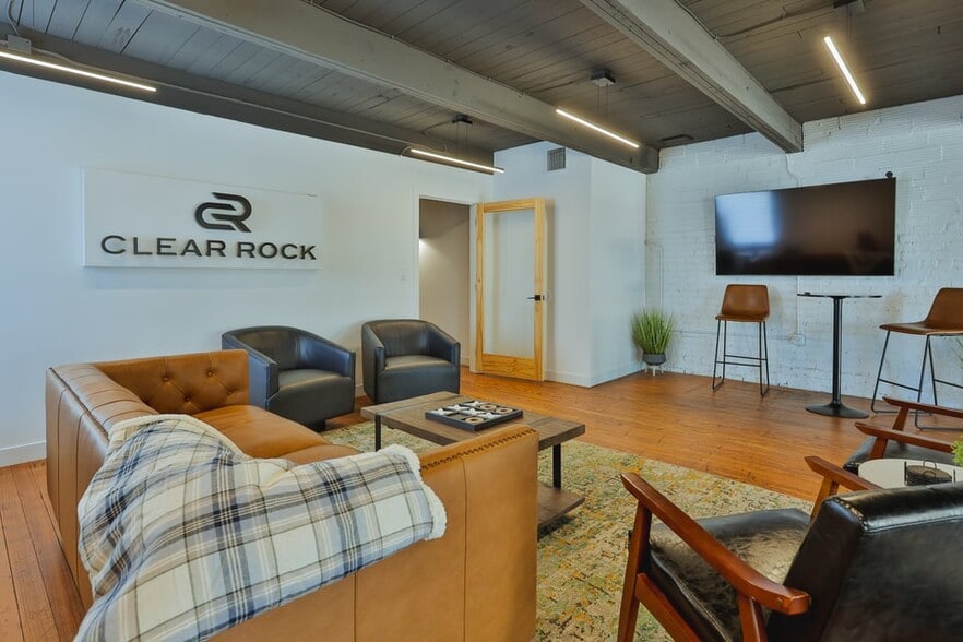 More Photos Of 615 Broadway St, Lubbock Office For Sale