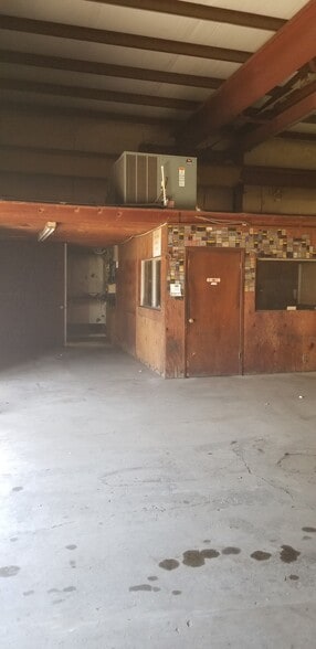 More Photos Of 6417 McGrew St, Houston Manufacturing For Lease