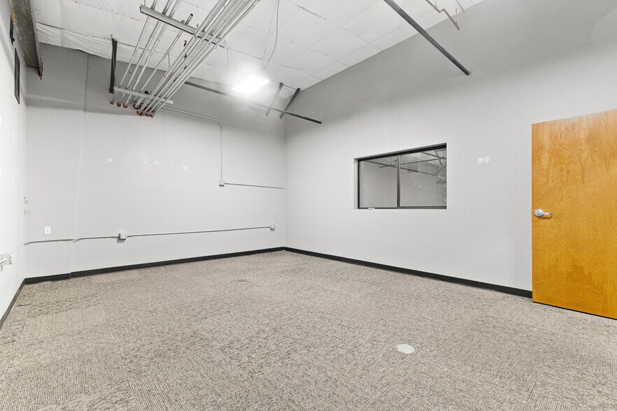 More Photos Of 7637 FM 3009, Schertz Light Distribution For Lease