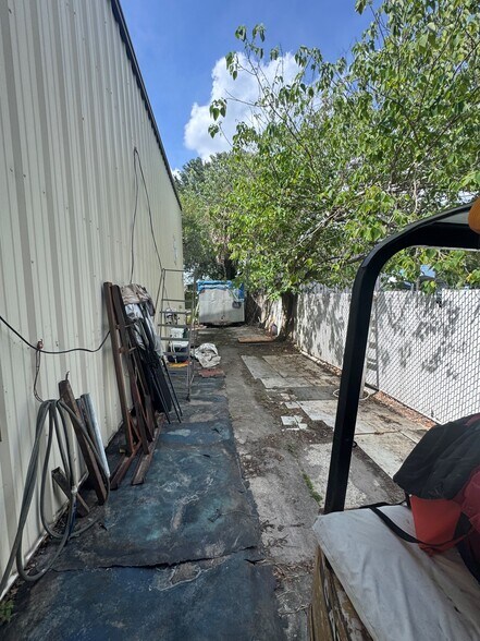 More Photos Of 71 W Illiana St, Orlando Warehouse For Sale