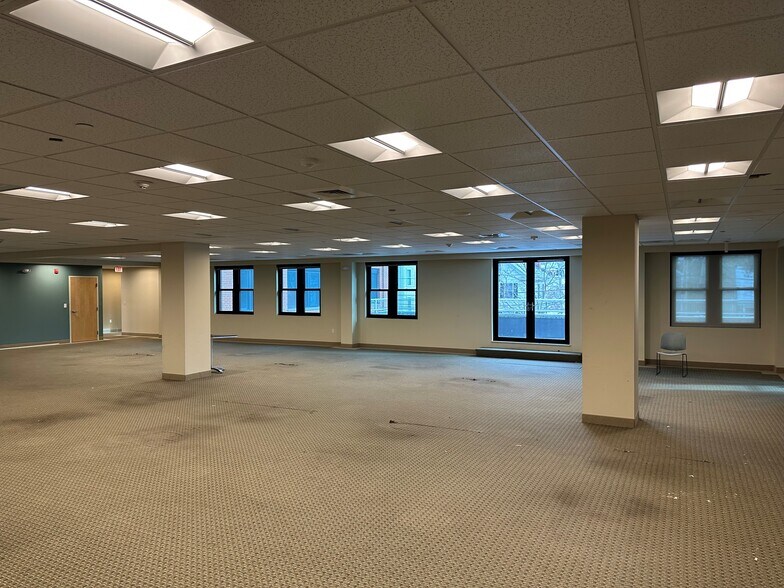 More Photos Of 123 Pleasant St, Marblehead Office For Lease
