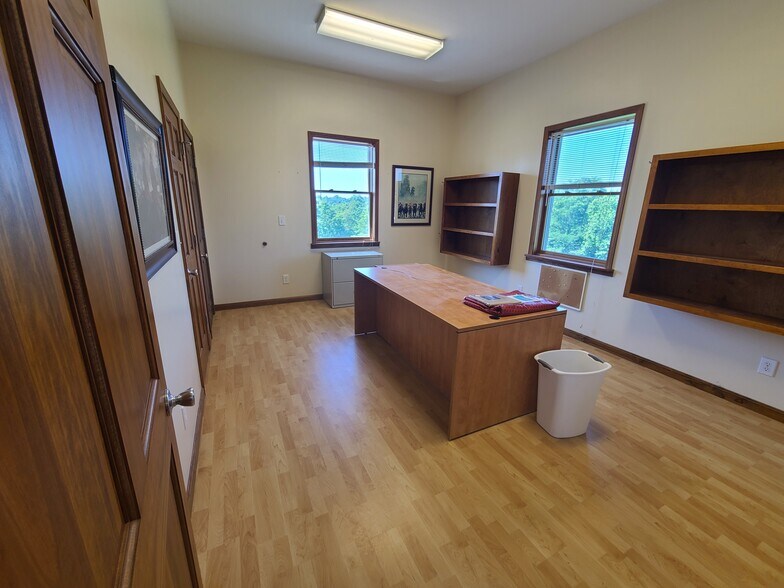 More Photos Of 25 Ruthman Dr, Dry Ridge Loft Creative Space For Lease