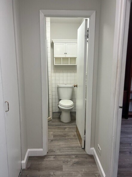 More Photos Of 30 W 60th St, New York Apartments For Lease