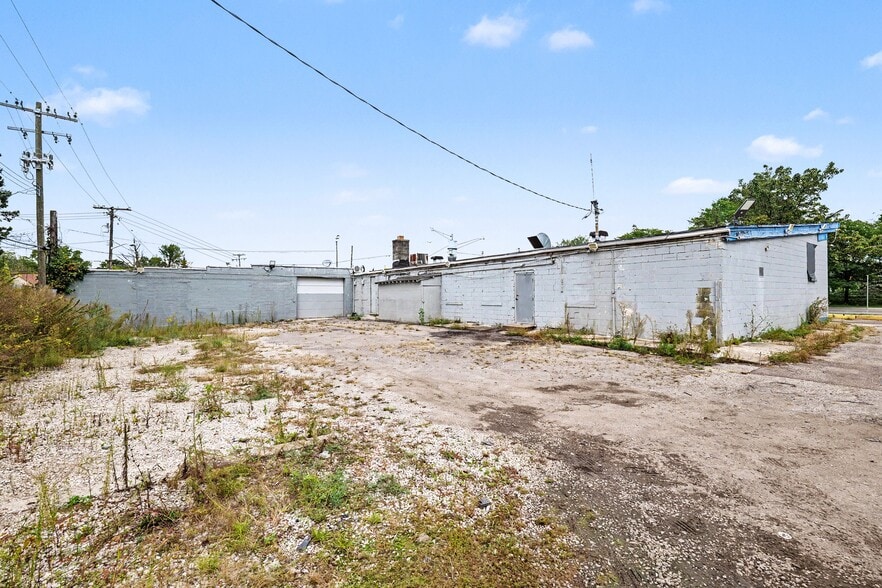 More Photos Of 1010 S Gratiot Ave, Mount Clemens Auto Repair For Sale