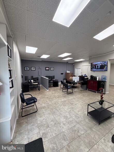 More Photos Of 476-486 Cambridge St, Fredericksburg Auto Dealership For Lease