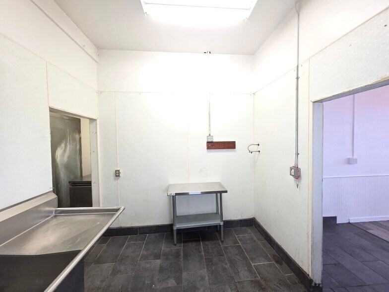 More Photos Of 10450 Lansing St, Mendocino Freestanding For Lease