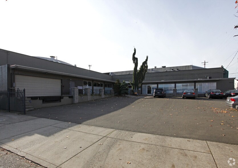 More Photos Of 1215 SE 8th Ave, Portland Service For Lease