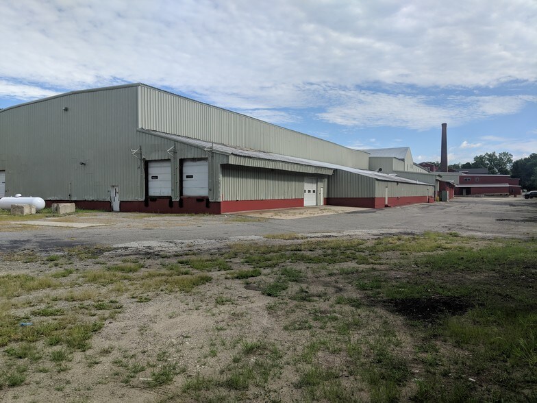 More Photos Of 33 Elm St, Merrimack Warehouse For Lease
