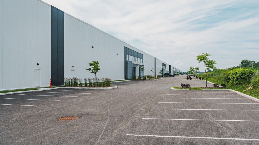 More Photos Of 13255 Boul Henri-Fabre O, Mirabel Warehouse For Lease