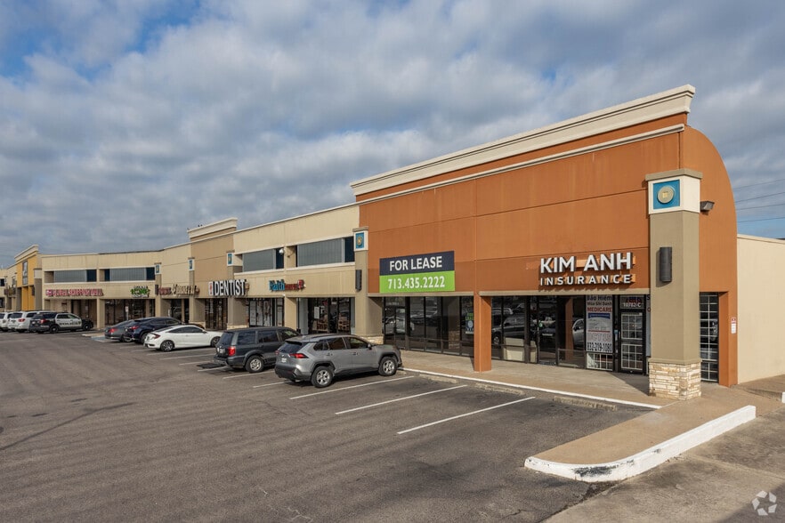 More Photos Of 10000-10710 Bellaire Blvd, Houston Unknown For Lease