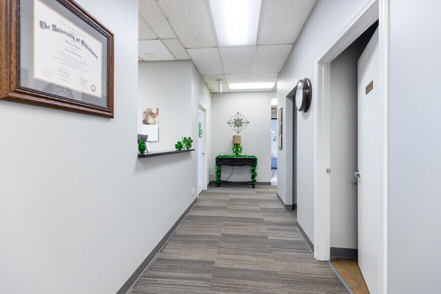 More Photos Of 5676 W Skelly Dr, Tulsa Medical For Sale