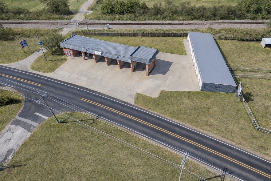 More Photos Of 1300 S Washington St, Pilot Point Carwash For Sale