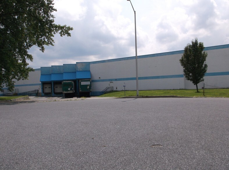 More Photos Of 1349 Cumberland St, Lebanon Manufacturing For Lease