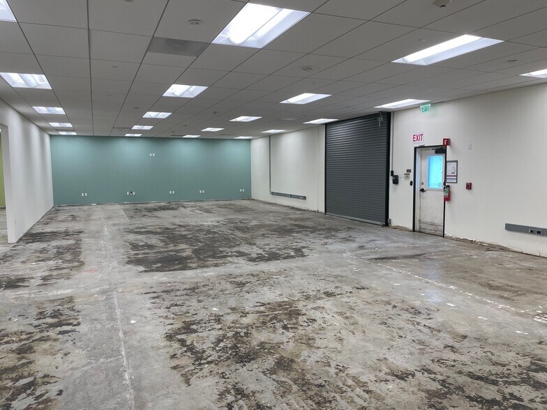 More Photos Of 2650-2656 E Bayshore Rd, Palo Alto Light Manufacturing For Lease