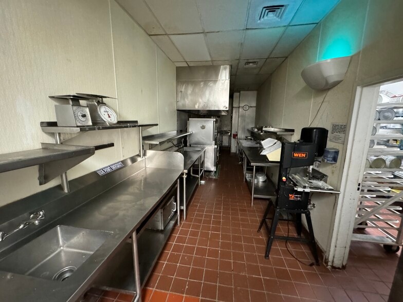 More Photos Of 914 Mall Loop Rd, High Point Restaurant For Sale