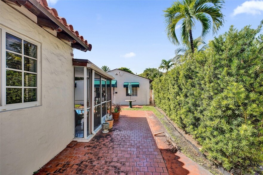 More Photos Of 2024 Alton Rd, Miami Beach Apartments For Sale