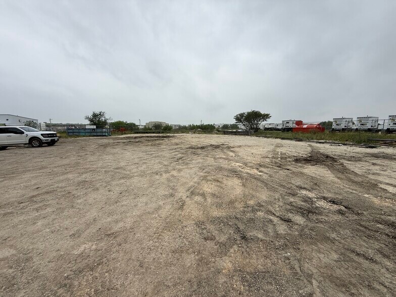 More Photos Of 115 Wyoming Blvd, Pleasanton Warehouse For Lease