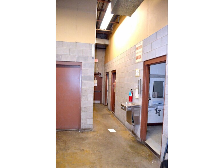 More Photos Of 539 Valley Dr, Oceana Storefront For Lease