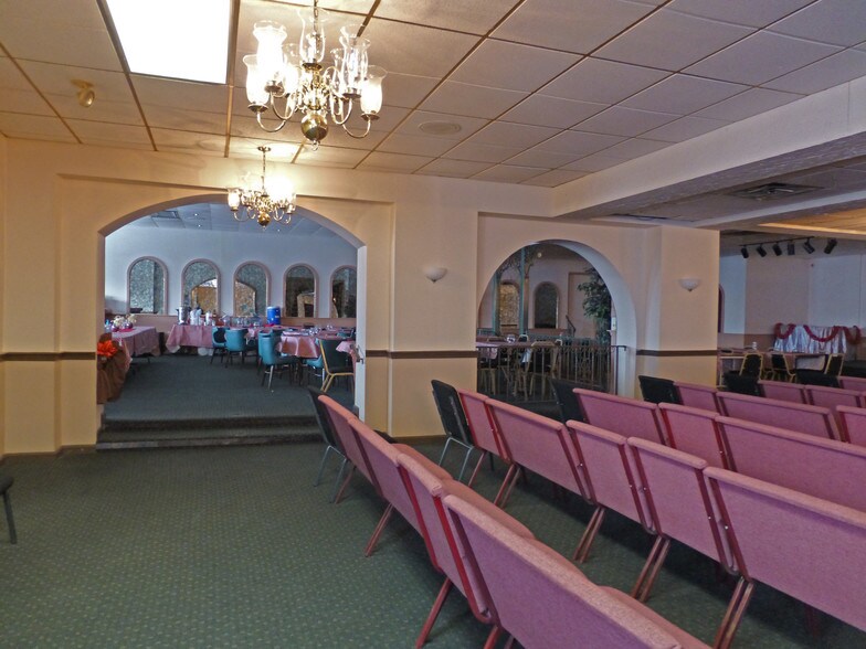 More Photos Of 2017 Bernville Rd, Reading Hotel For Sale