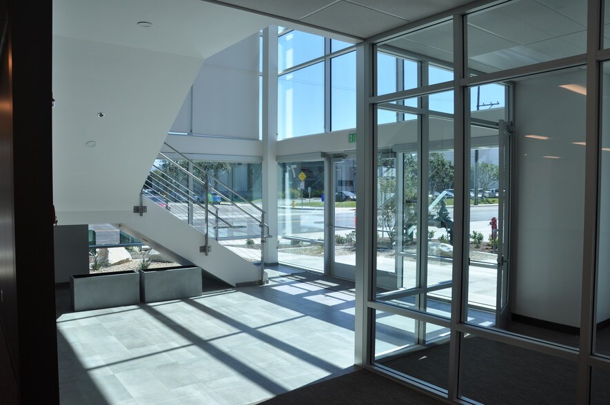 More Photos Of 711 S Van Buren St, Placentia Warehouse For Lease