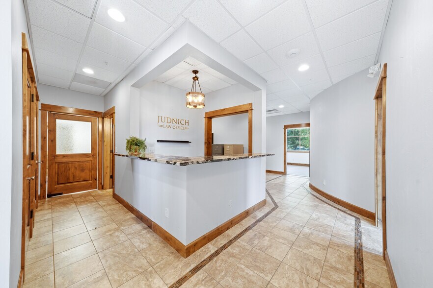 More Photos Of 1940 W Dickerson St, Bozeman Office For Lease