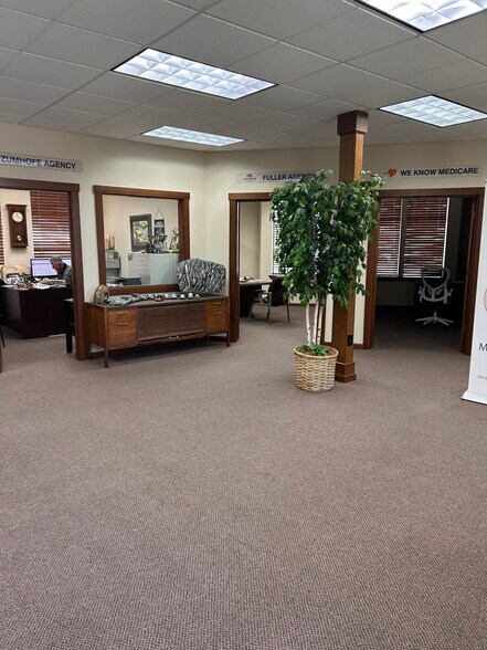 More Photos Of 5150 W Clearwater Ave, Kennewick Freestanding For Lease