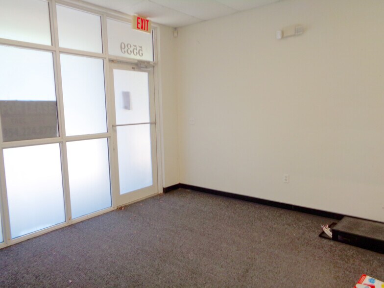 More Photos Of 5501-5553 N Nob Hill Rd, Sunrise Light Distribution For Lease