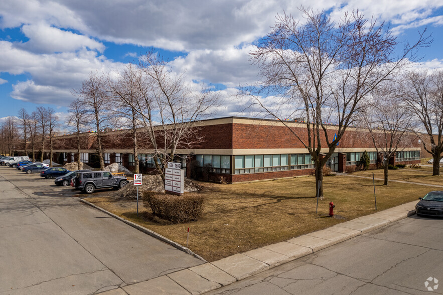 Primary Photo Of 1624-1692 Ave 50th, Montréal Warehouse For Lease