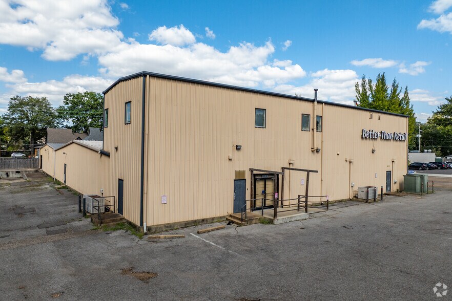 More Photos Of 871 S Cooper St, Memphis Light Distribution For Sale