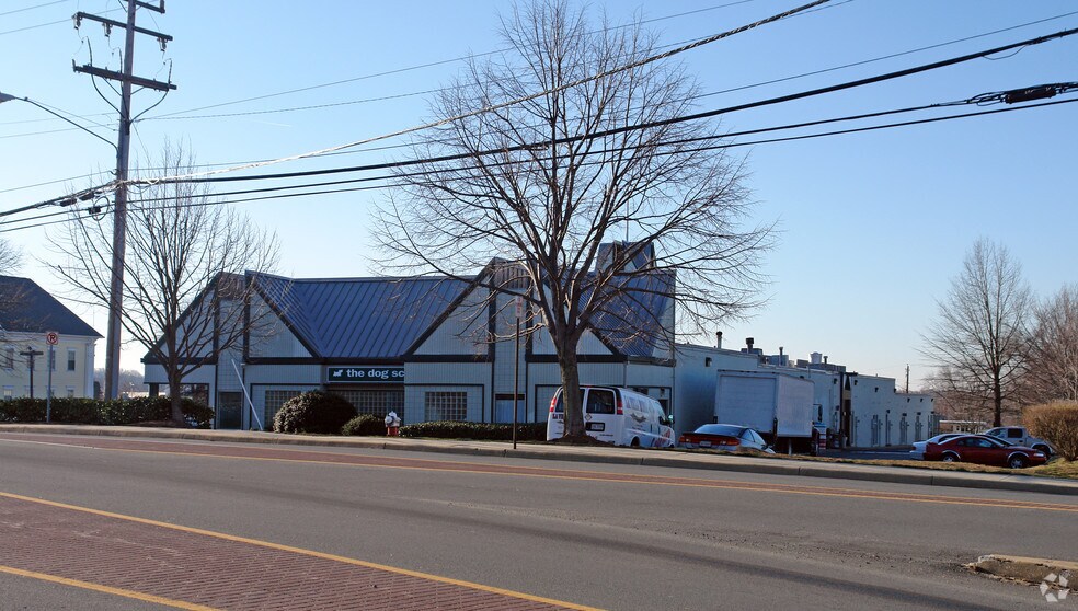 More Photos Of 305 E Market St, Leesburg Unknown For Lease