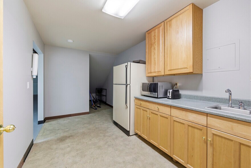 More Photos Of 587-623 Denver Ave, Loveland Flex For Lease