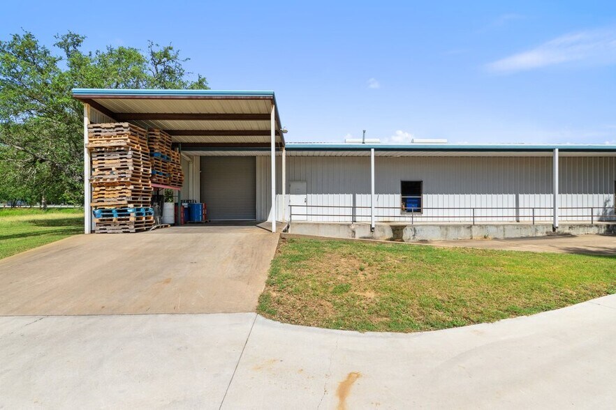 More Photos Of 101 John Kelly St, Burnet Industrial For Sale